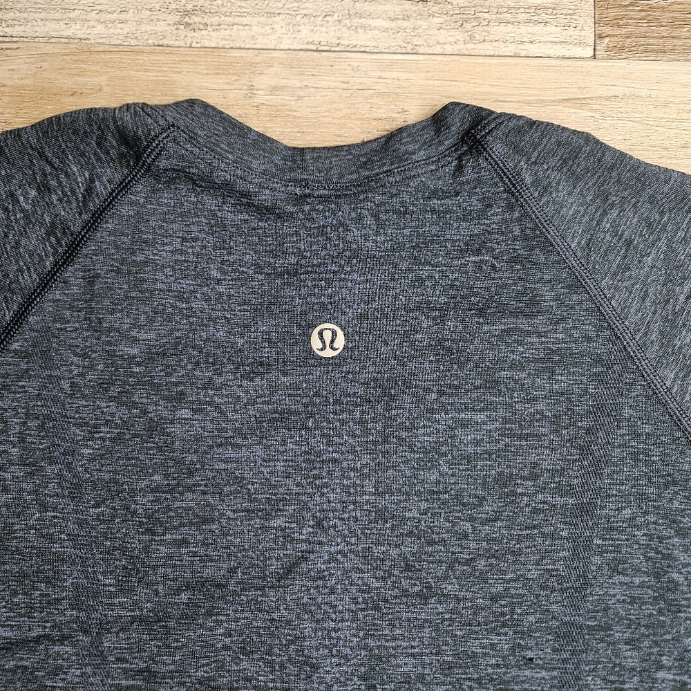 Lululrmon Navy Blue Swiftly Tech Tshirt Women's Size 8 - Picture 6 of 10